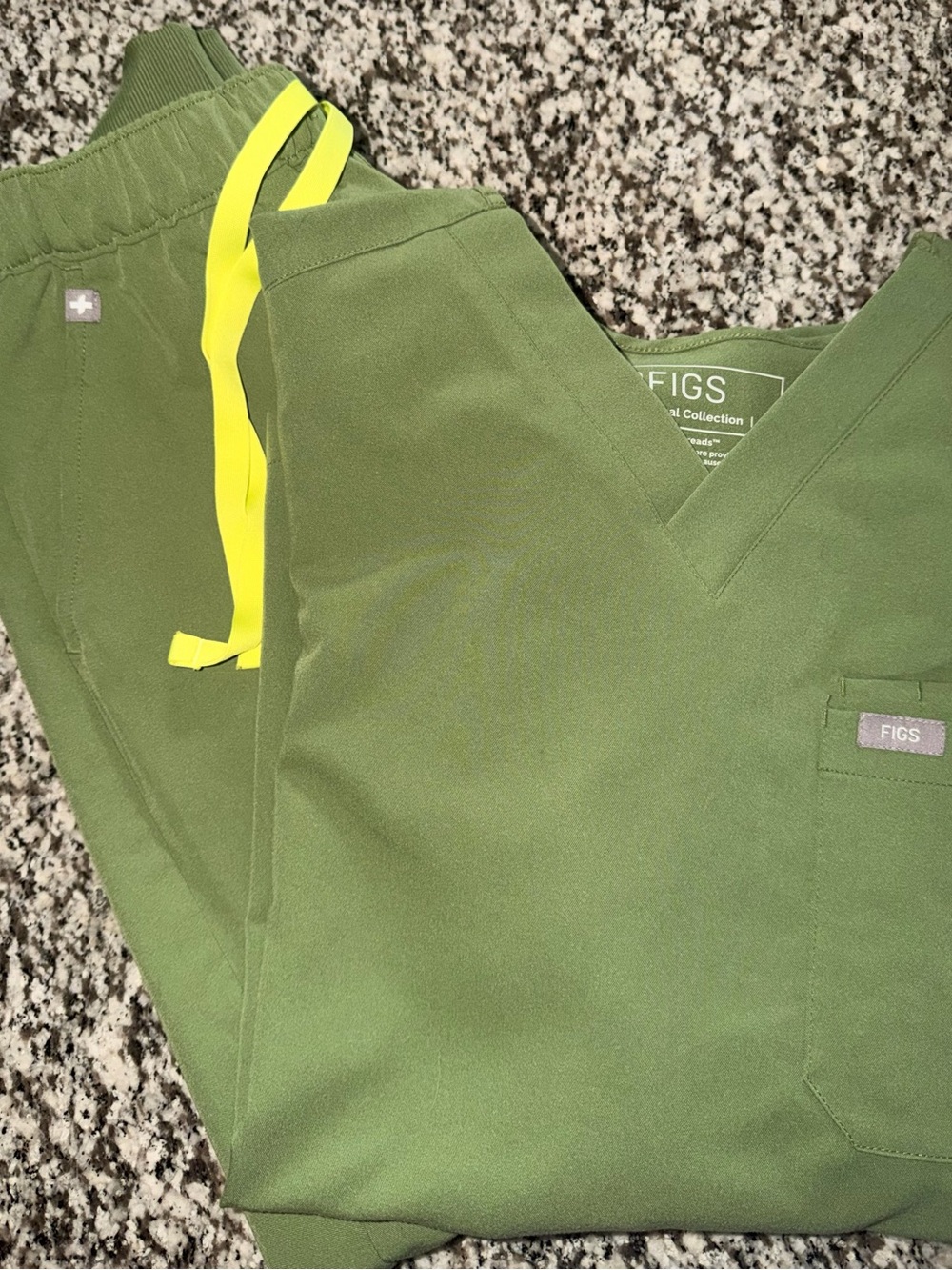 FIGS Men’s Fern XS Scrub Set